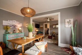 Quick Trip Getaway - Fun Southwestern Vibe - Walkable to Downtown Lake Geneva - Parking